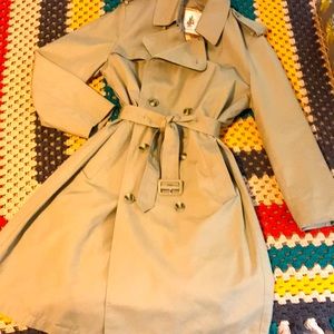Vintage Misty Harbor Trench w/ Insulated Lining!